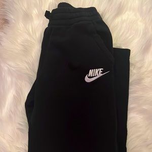 Girls Nike Sweatpants🖤